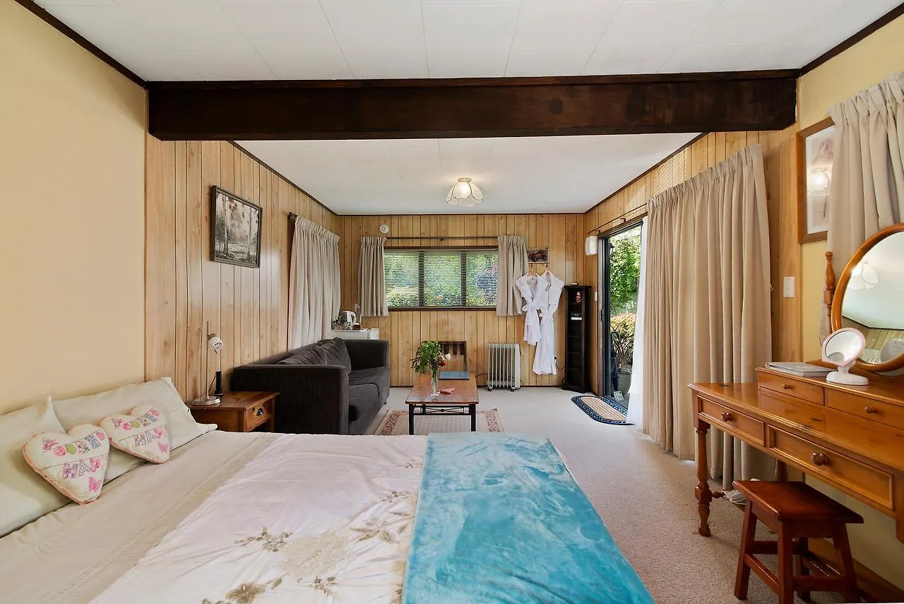 ***** Bed & Breakfast Mokoia Downs B&B Rotorua New Zealand